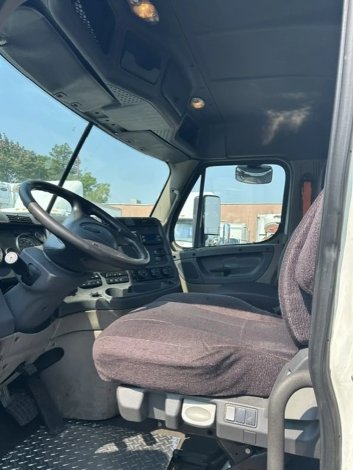 2019 Freightliner Cascadia in Farmingdale, NY — photo 7