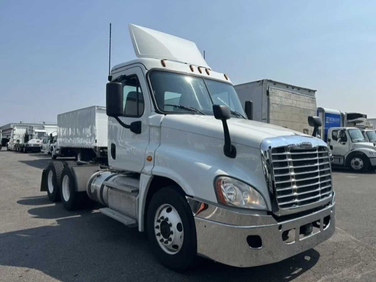 2019 Freightliner Cascadia in Farmingdale, NY — photo 3