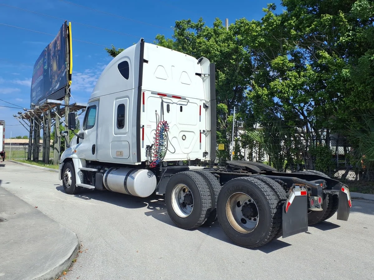 2019 Freightliner Cascadia in Davie, FL — photo 6