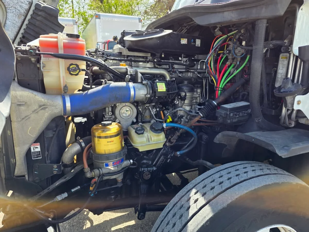 2020 Freightliner Cascadia - image 9