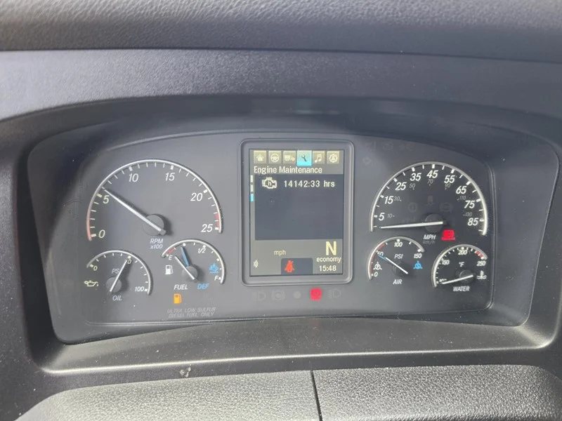 2023 Freightliner Cascadia in Fresno, CA — photo 10