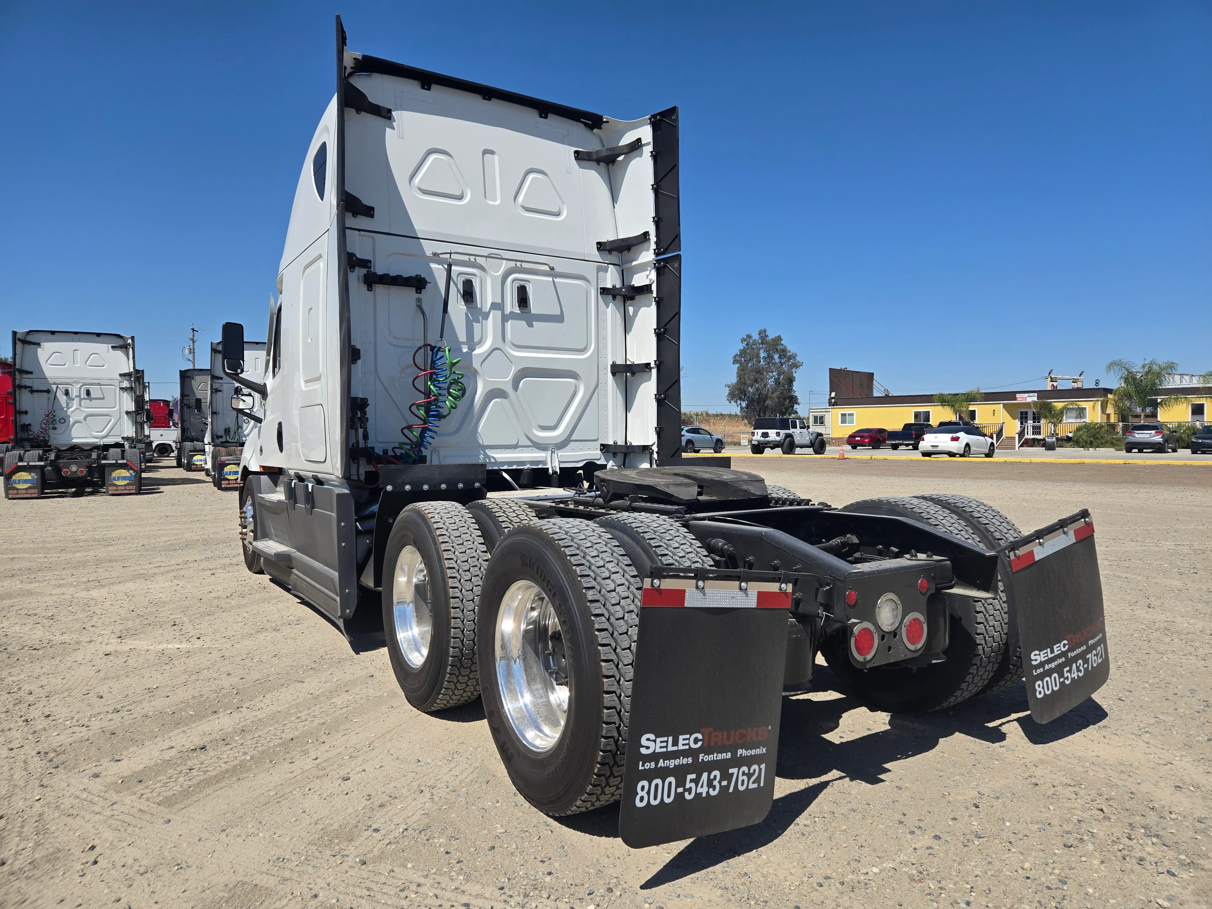 2023 Freightliner Cascadia in Fresno, CA — photo 7