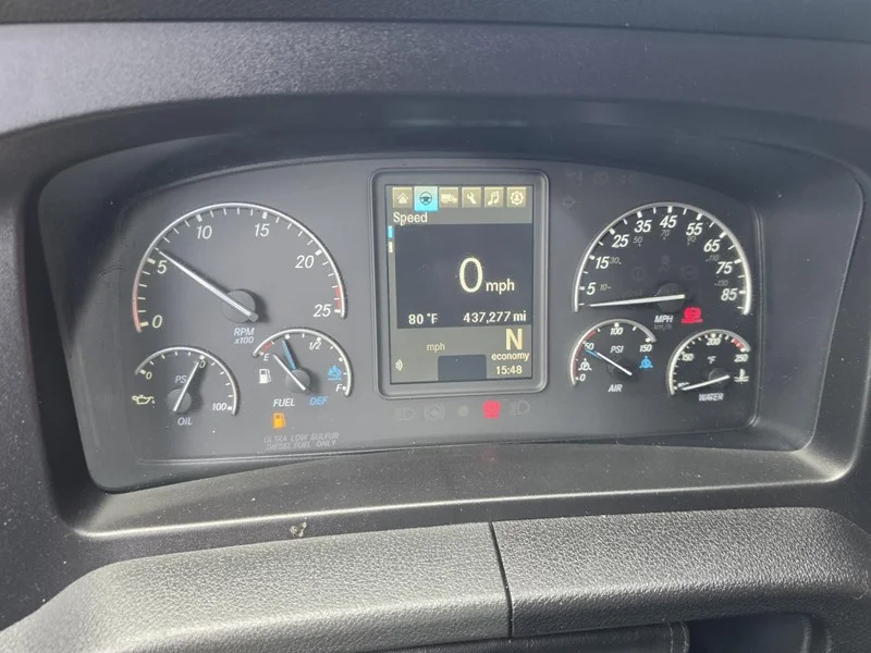 2023 Freightliner Cascadia in Fresno, CA — photo 9