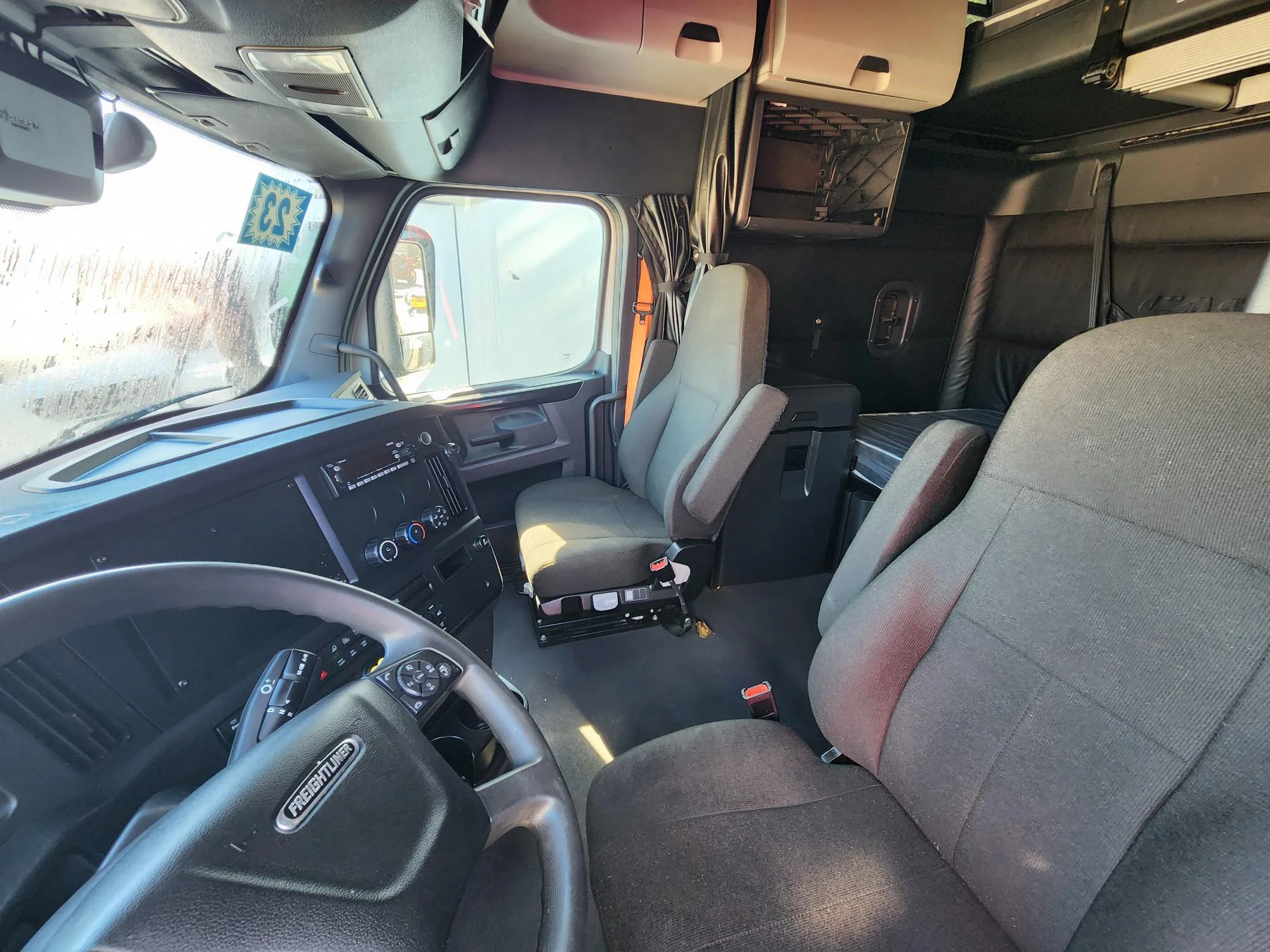 2023 Freightliner Cascadia in Fresno, CA — photo 11