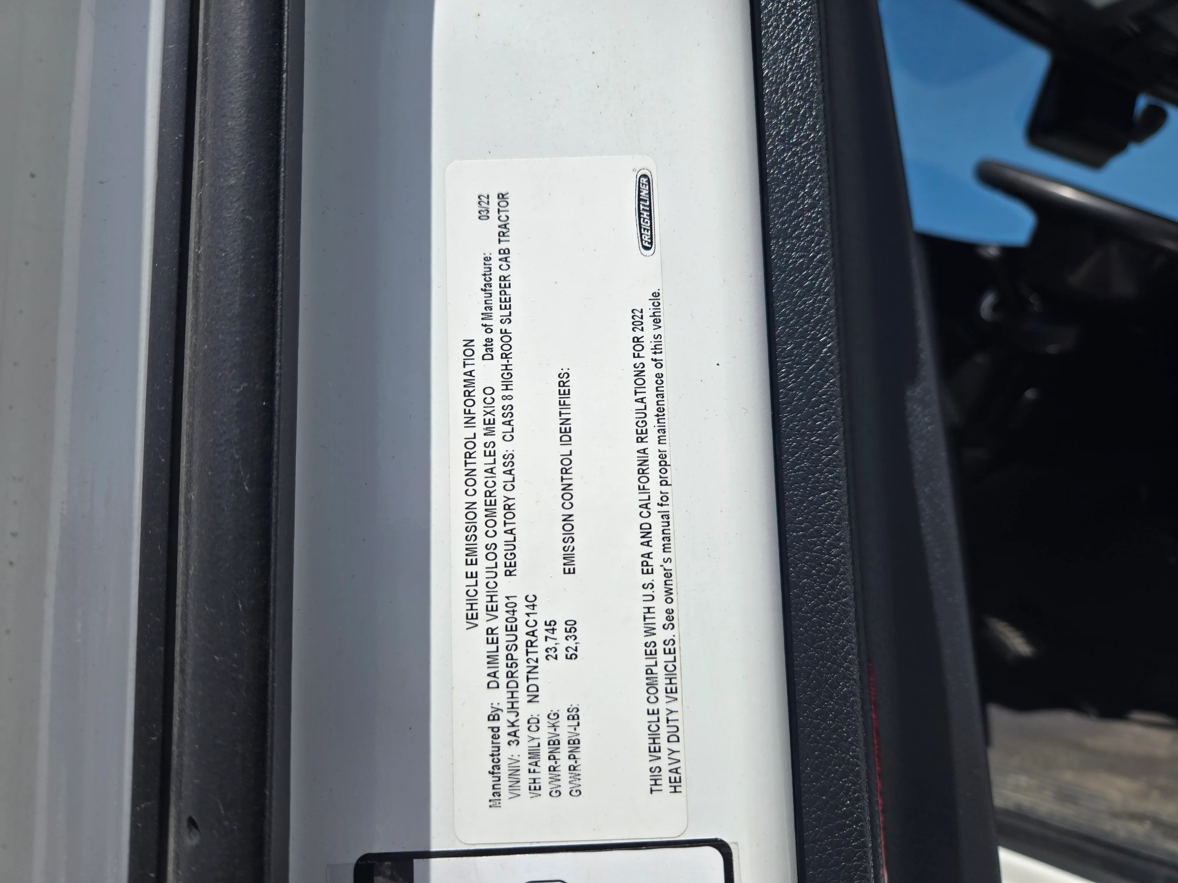 2023 Freightliner Cascadia in Fresno, CA — photo 17