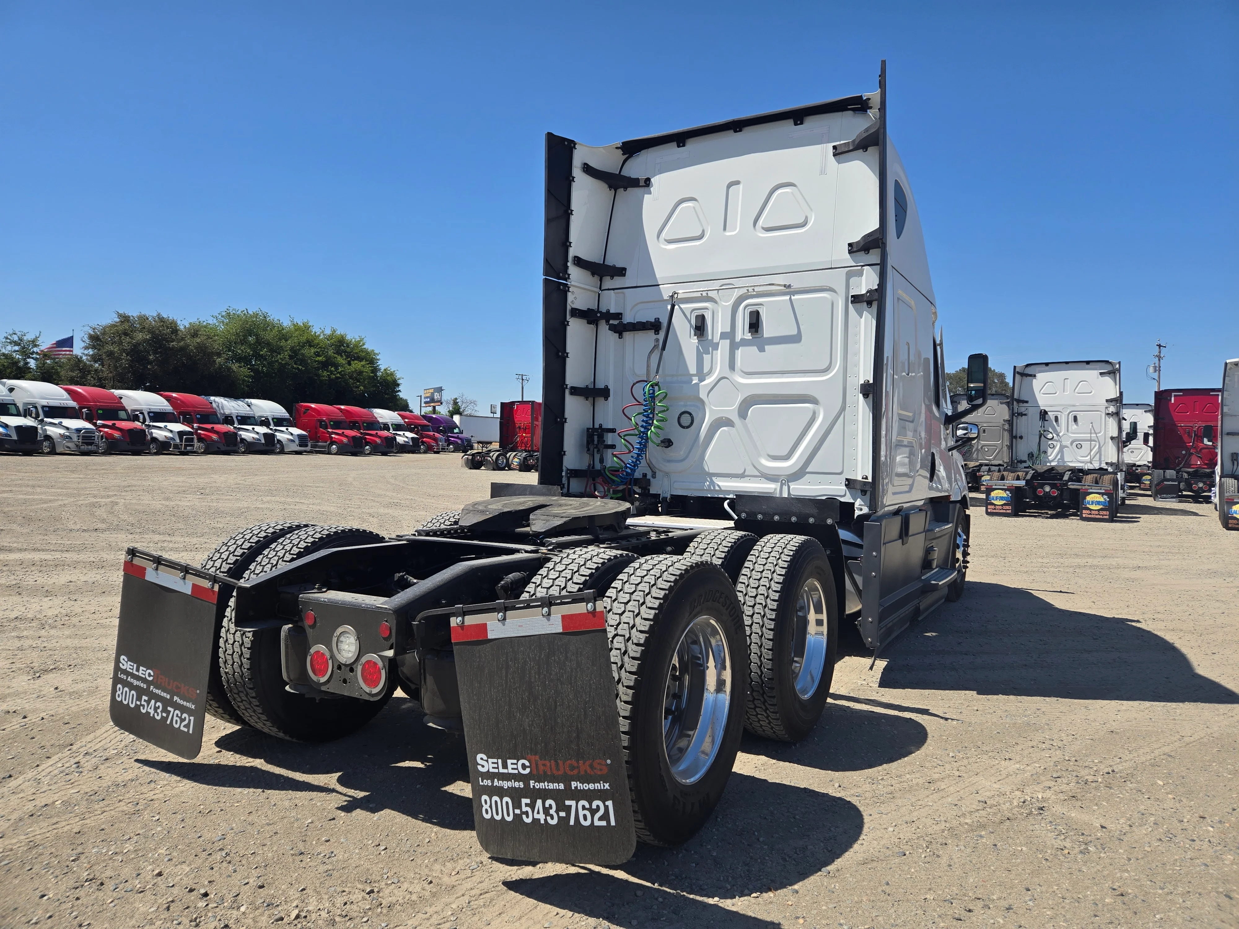 2023 Freightliner Cascadia in Fresno, CA — photo 5