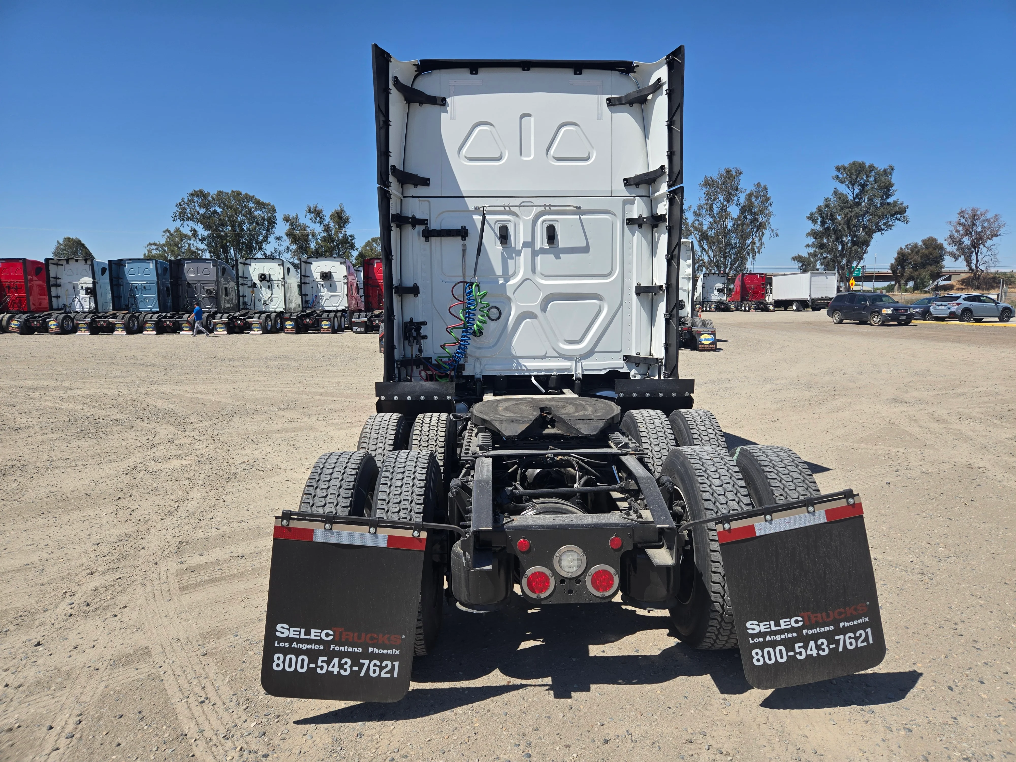 2023 Freightliner Cascadia in Fresno, CA — photo 6