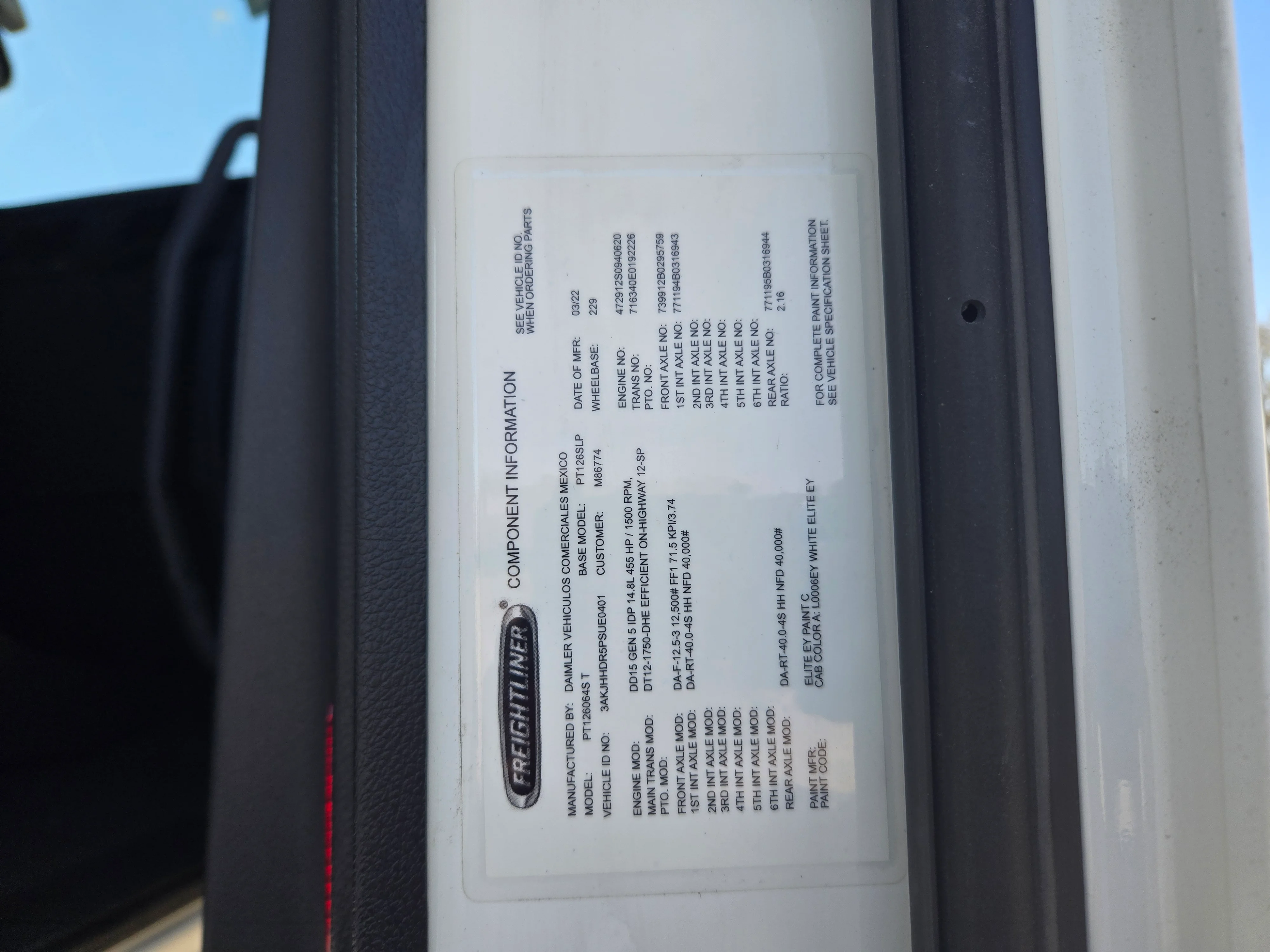 2023 Freightliner Cascadia in Fresno, CA — photo 18