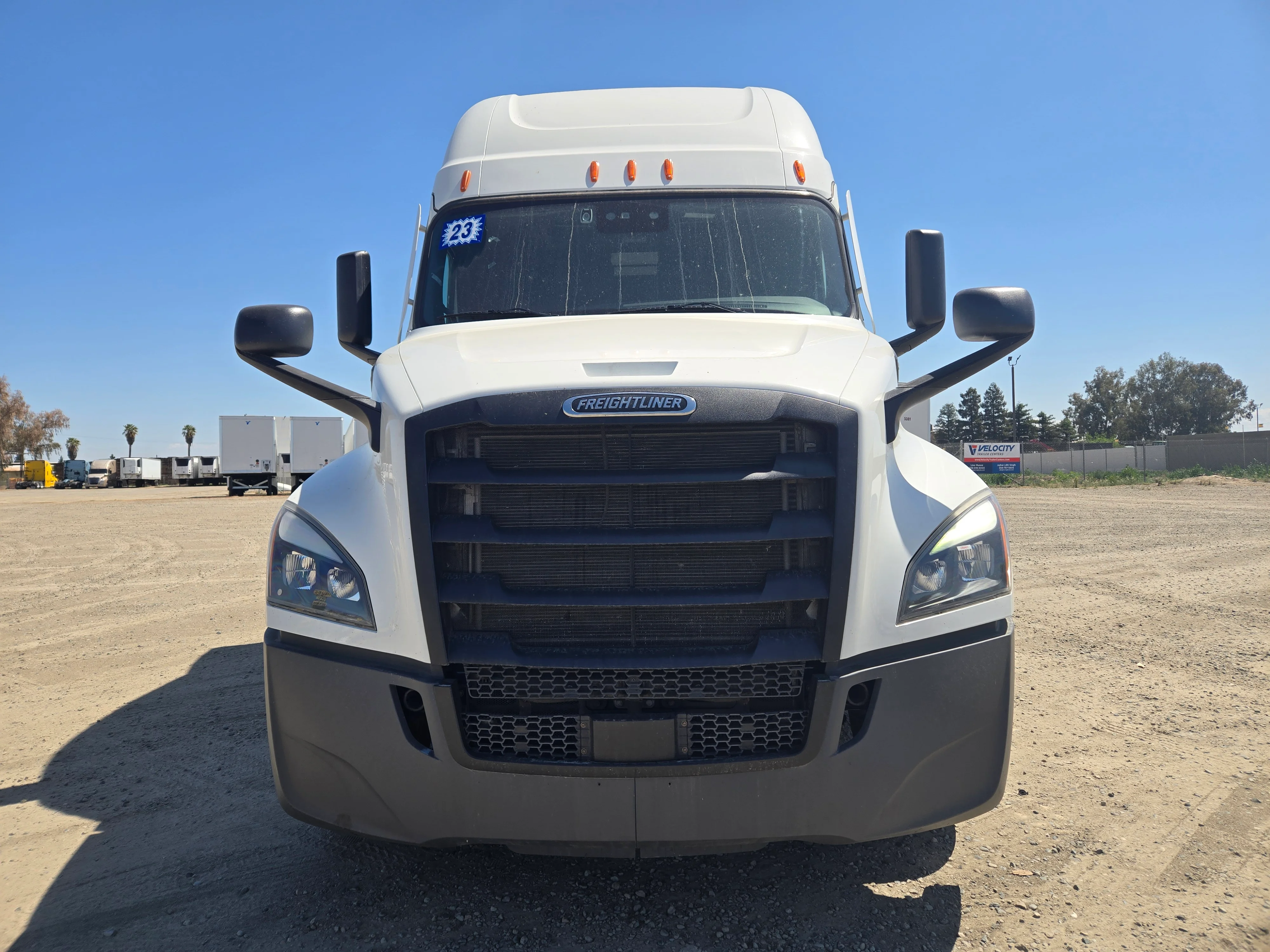 2023 Freightliner Cascadia in Fresno, CA — photo 2