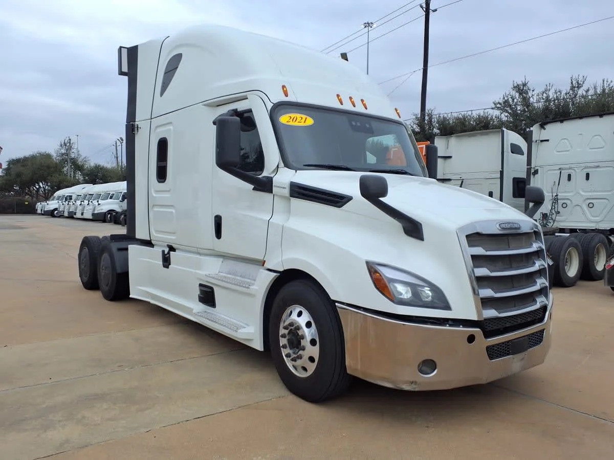2021 Freightliner Cascadia - image 3