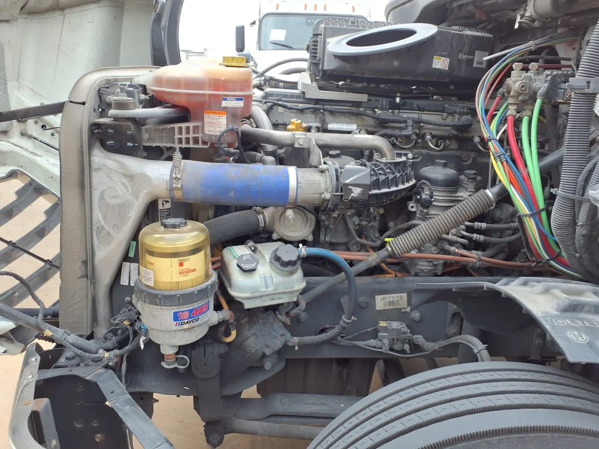 2021 Freightliner Cascadia - image 9