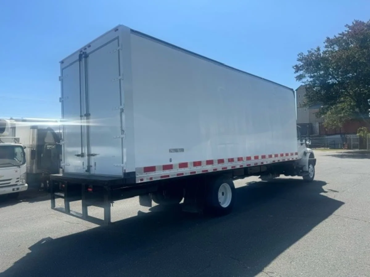 2019 International 4300 - image 4