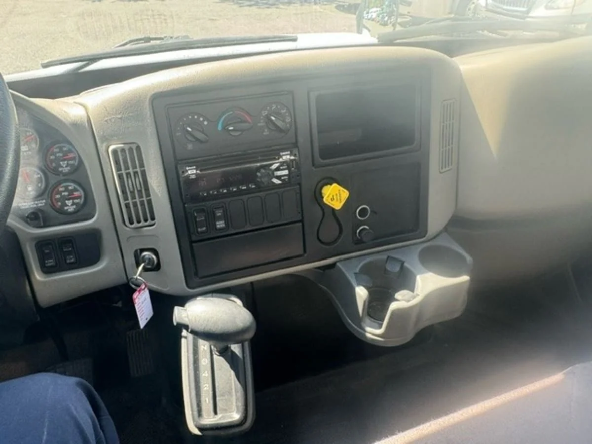 2019 International 4300 - image 11