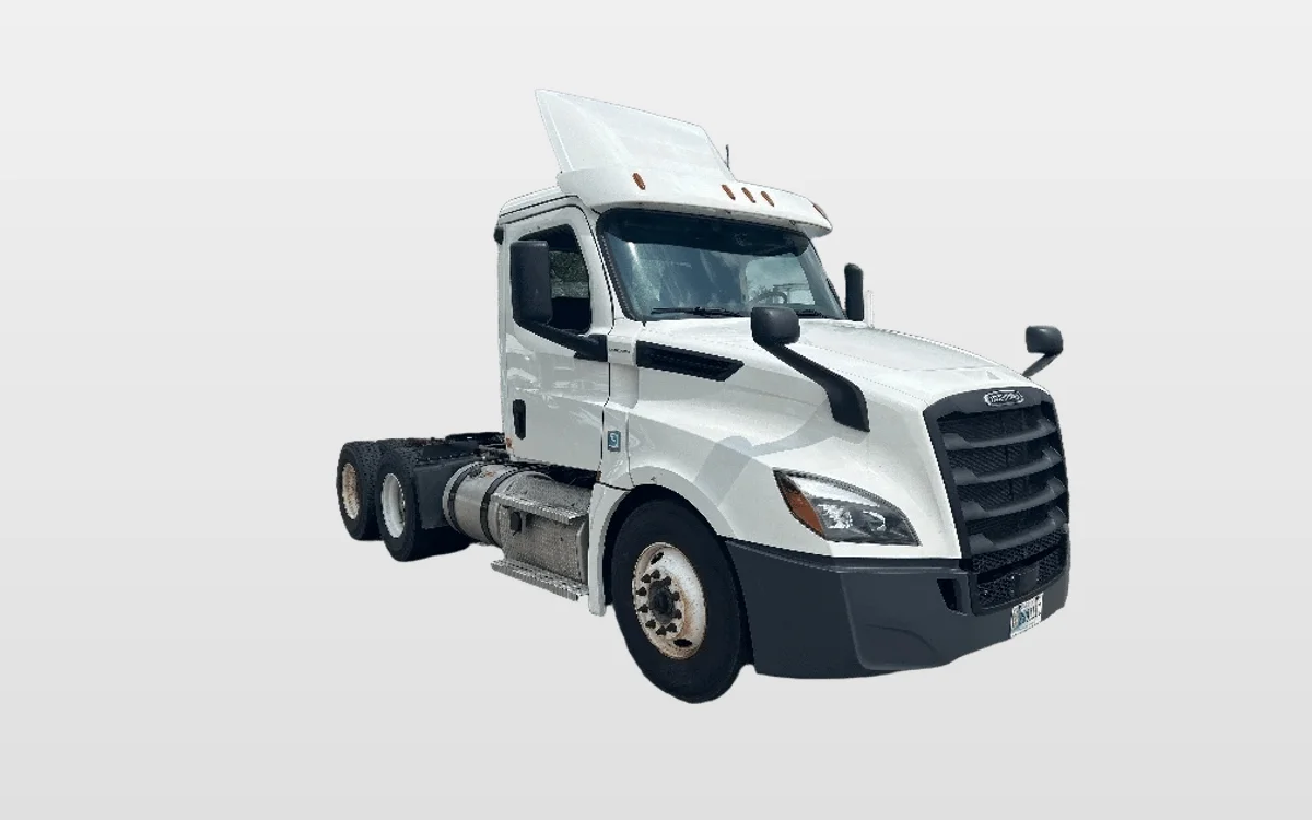 2020 Freightliner Cascadia - image 1