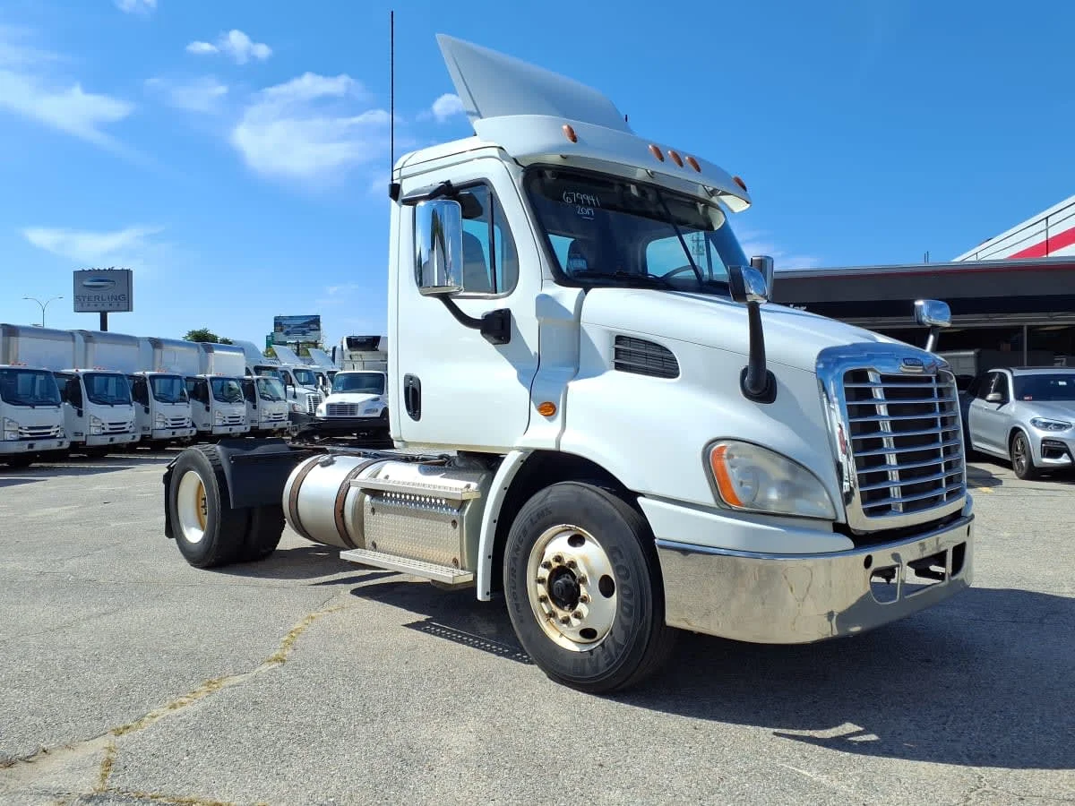 2017 Freightliner Cascadia in Warwick, RI — photo 3