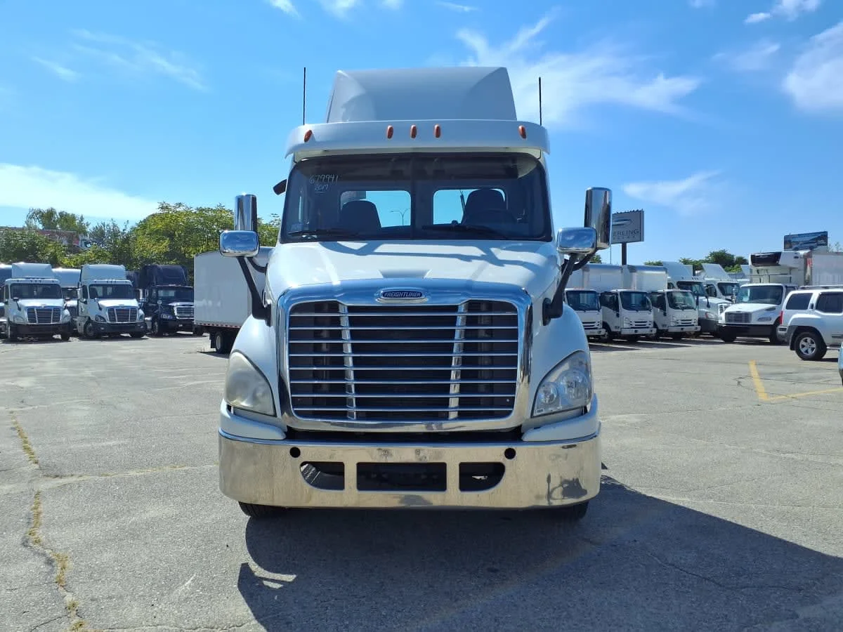 2017 Freightliner Cascadia in Warwick, RI — photo 2