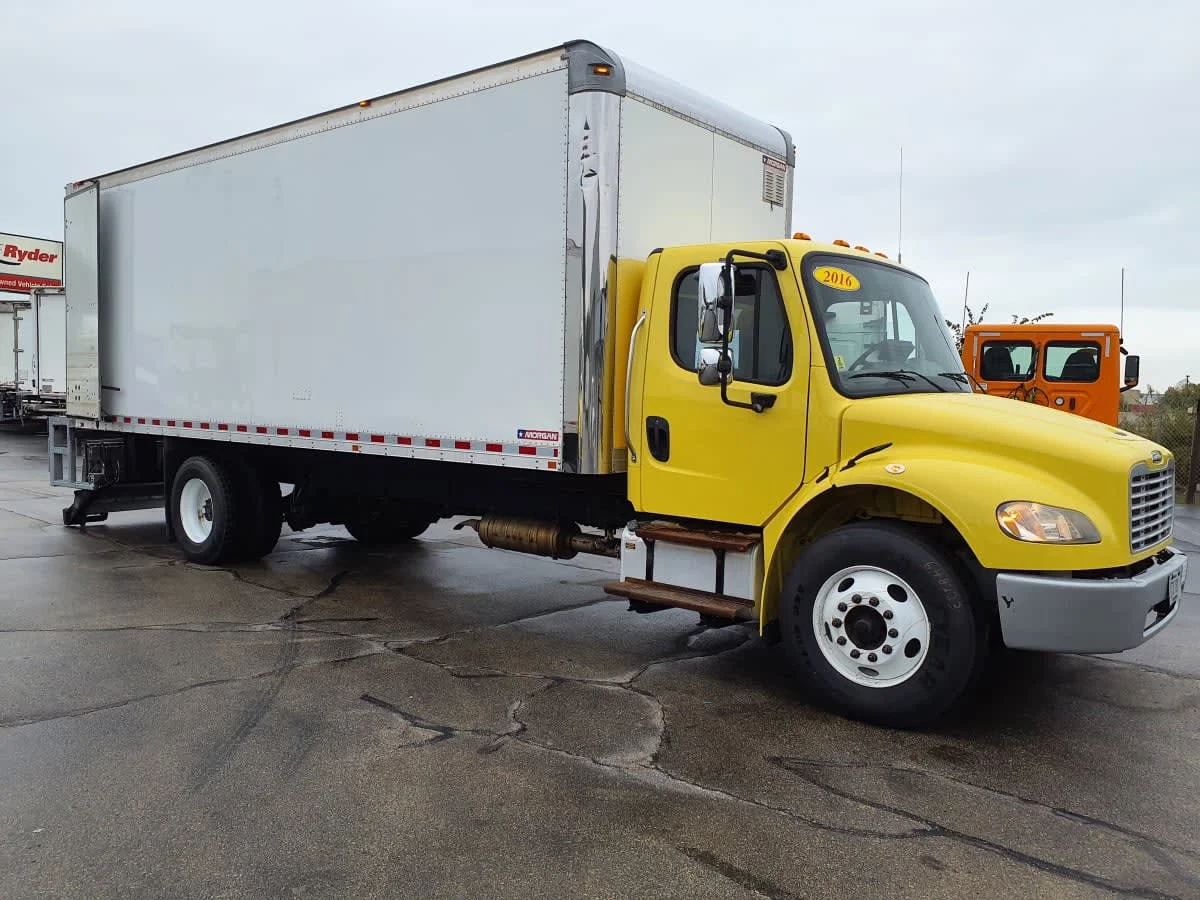 2016 Freightliner M2 106 - image 3