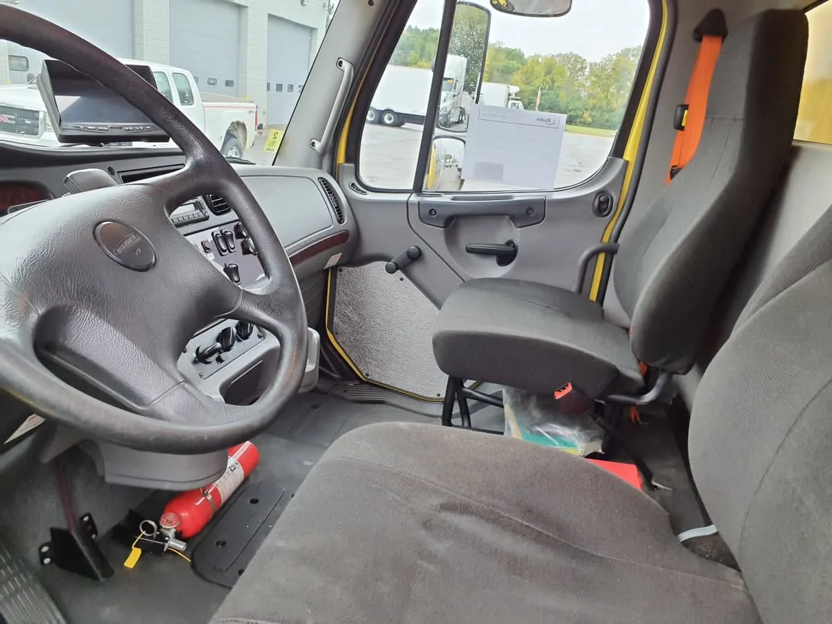 2016 Freightliner M2 106 - image 7