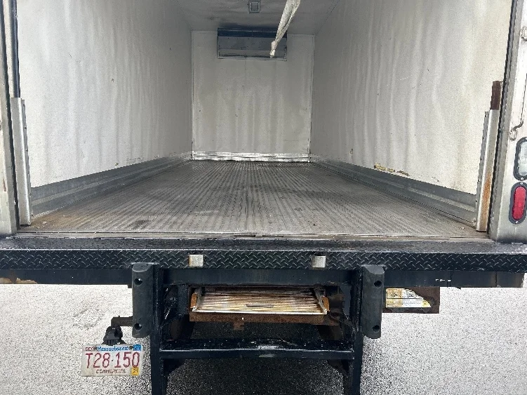 2018 Hino 268 - image 9