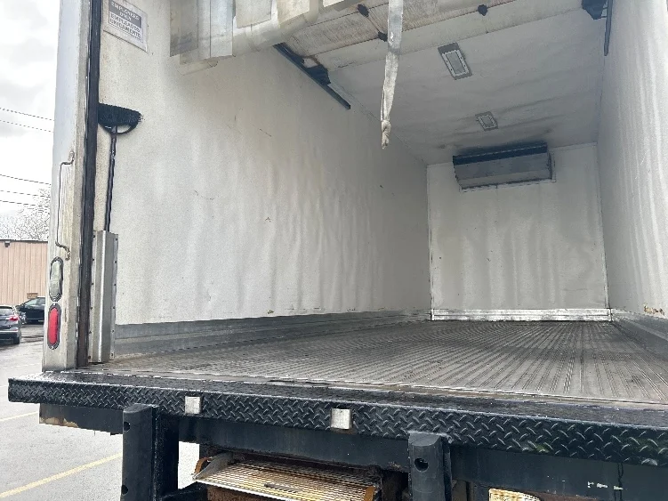 2018 Hino 268 - image 10