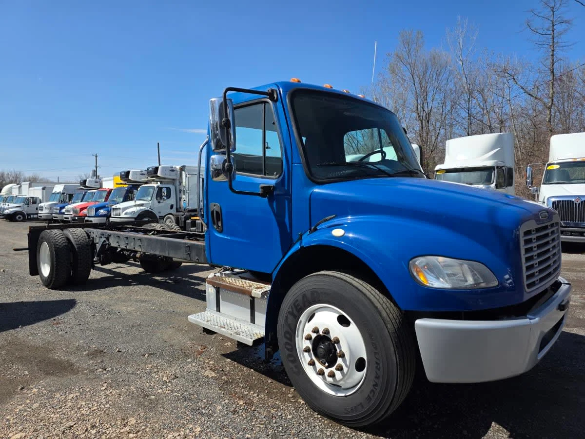2019 Freightliner M2 106 in Bensalem, PA — photo 3