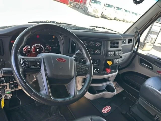 2025 Peterbilt 579 - image 4