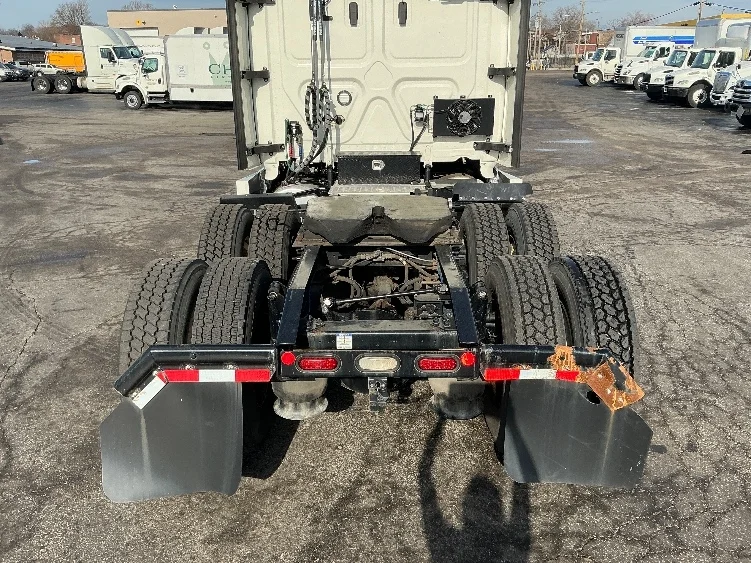 2022 Freightliner Cascadia - image 6