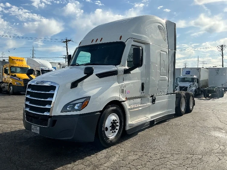2022 Freightliner Cascadia - image 3