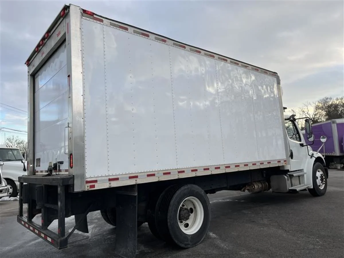2019 Freightliner M2 106 in Beltsville, MD — photo 4