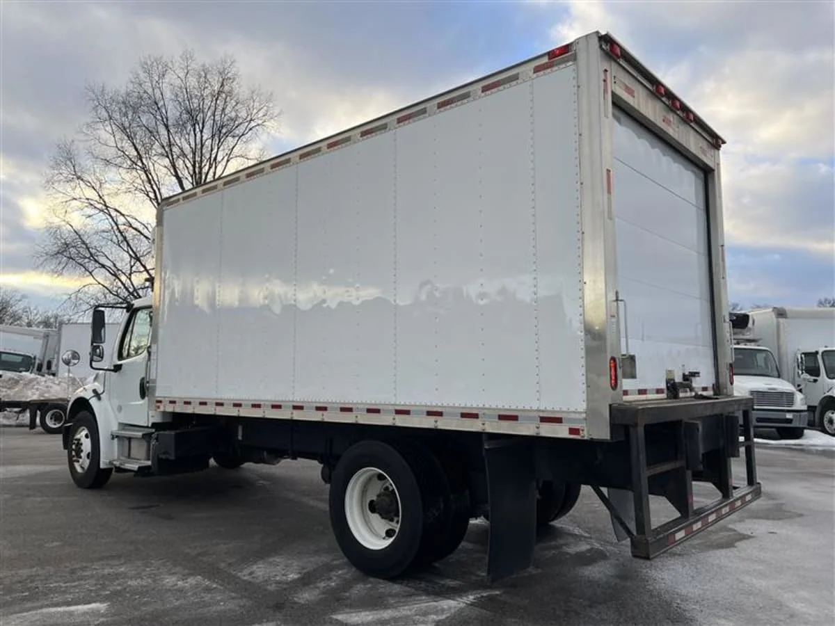2019 Freightliner M2 106 in Beltsville, MD — photo 6