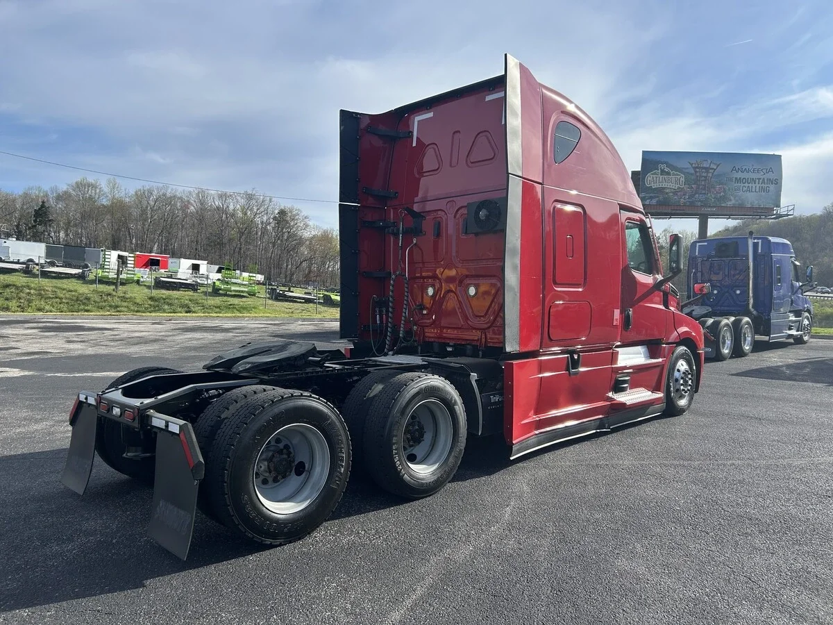 2023 Freightliner Cascadia — photo 5