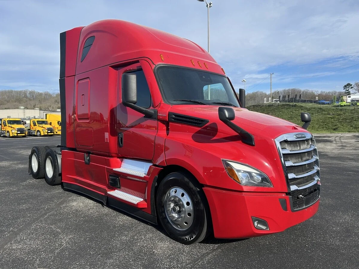 2023 Freightliner Cascadia — photo 7