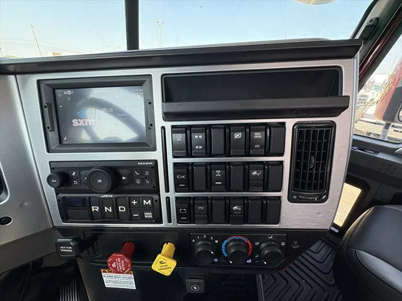 2025 Mack Anthem - image 13