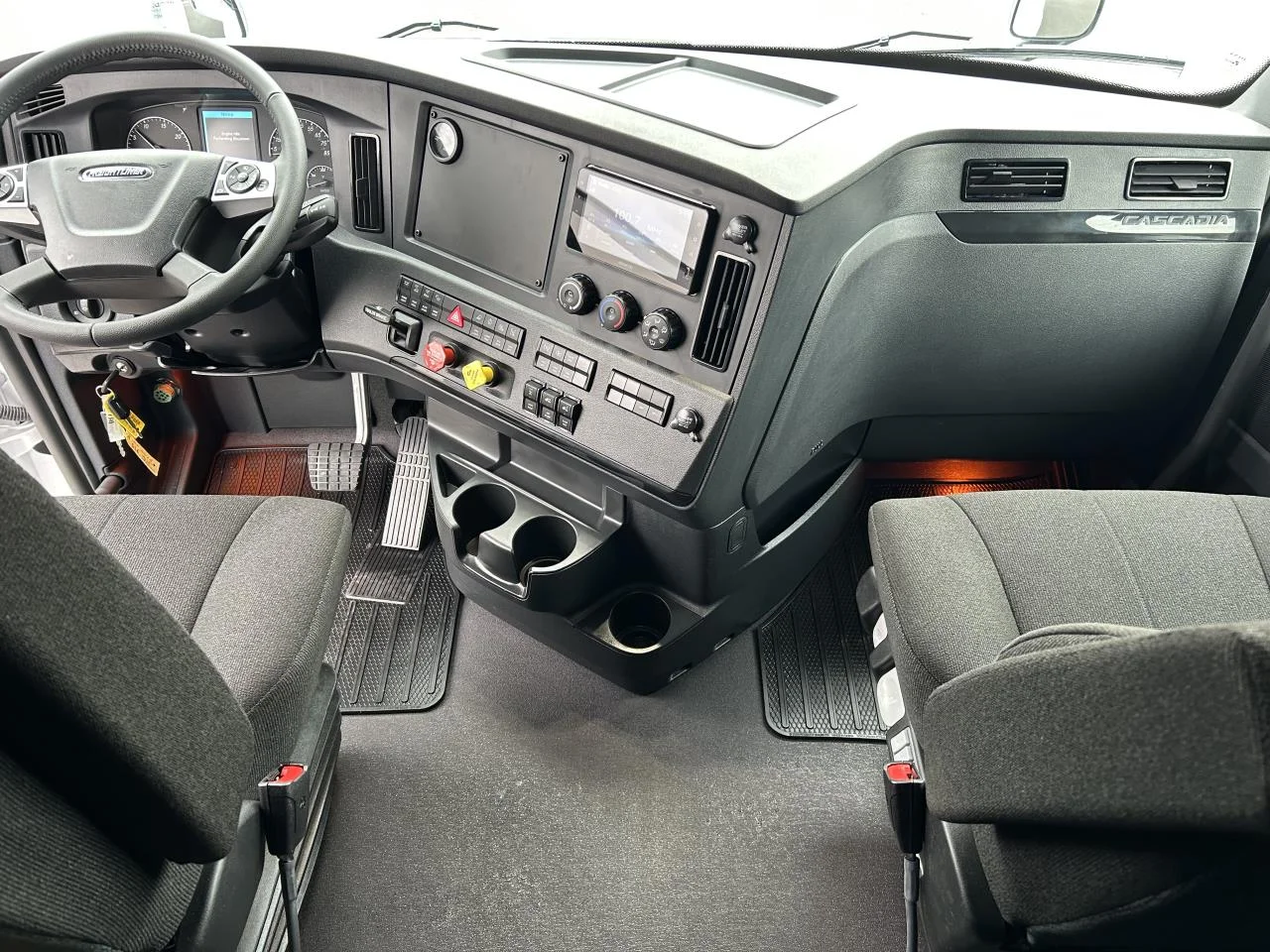 2027 Freightliner Cascadia in Pacific, WA — photo 11