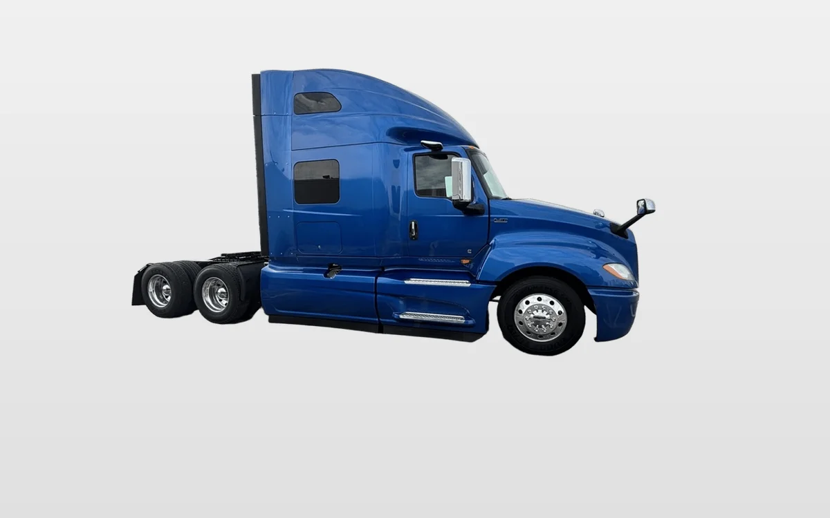 2020 International LT - image 1