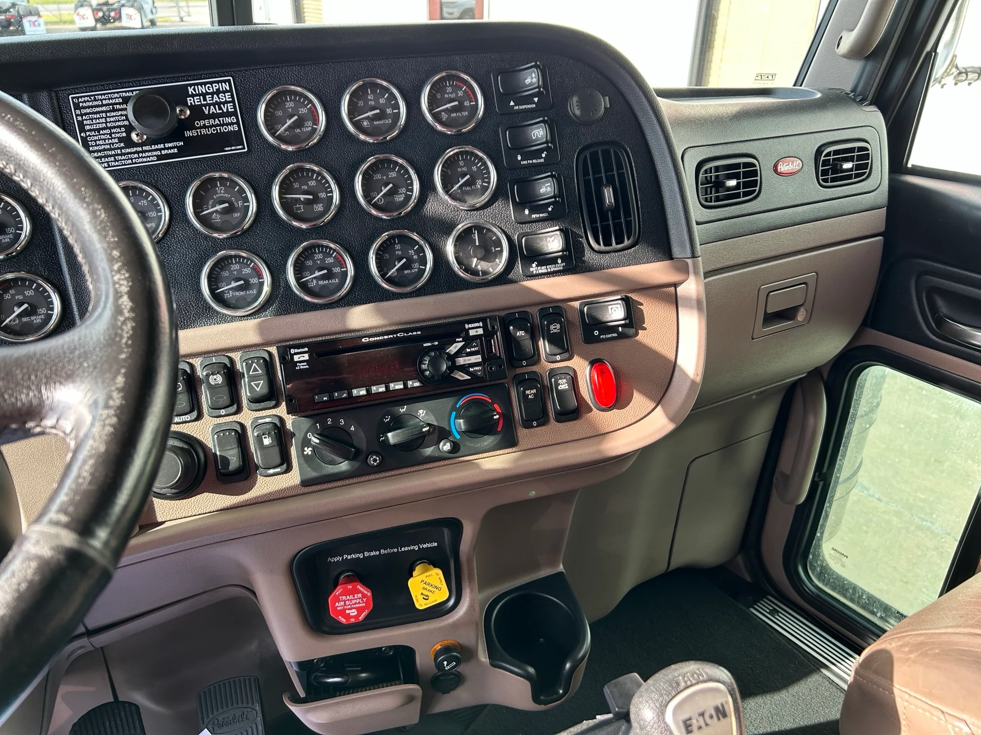 2019 Peterbilt 389 in Joplin, MO — photo 10