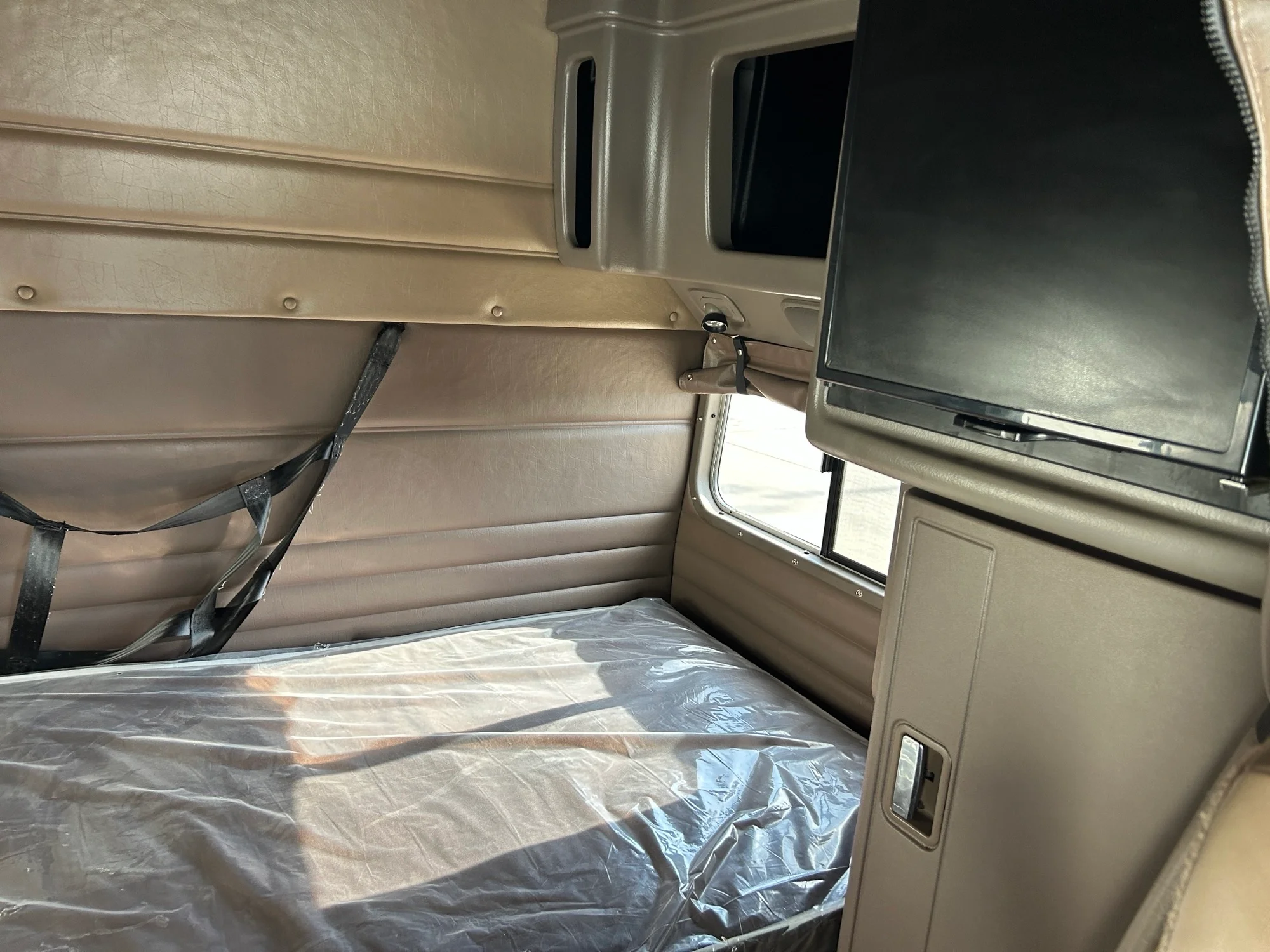 2019 Peterbilt 389 in Joplin, MO — photo 15