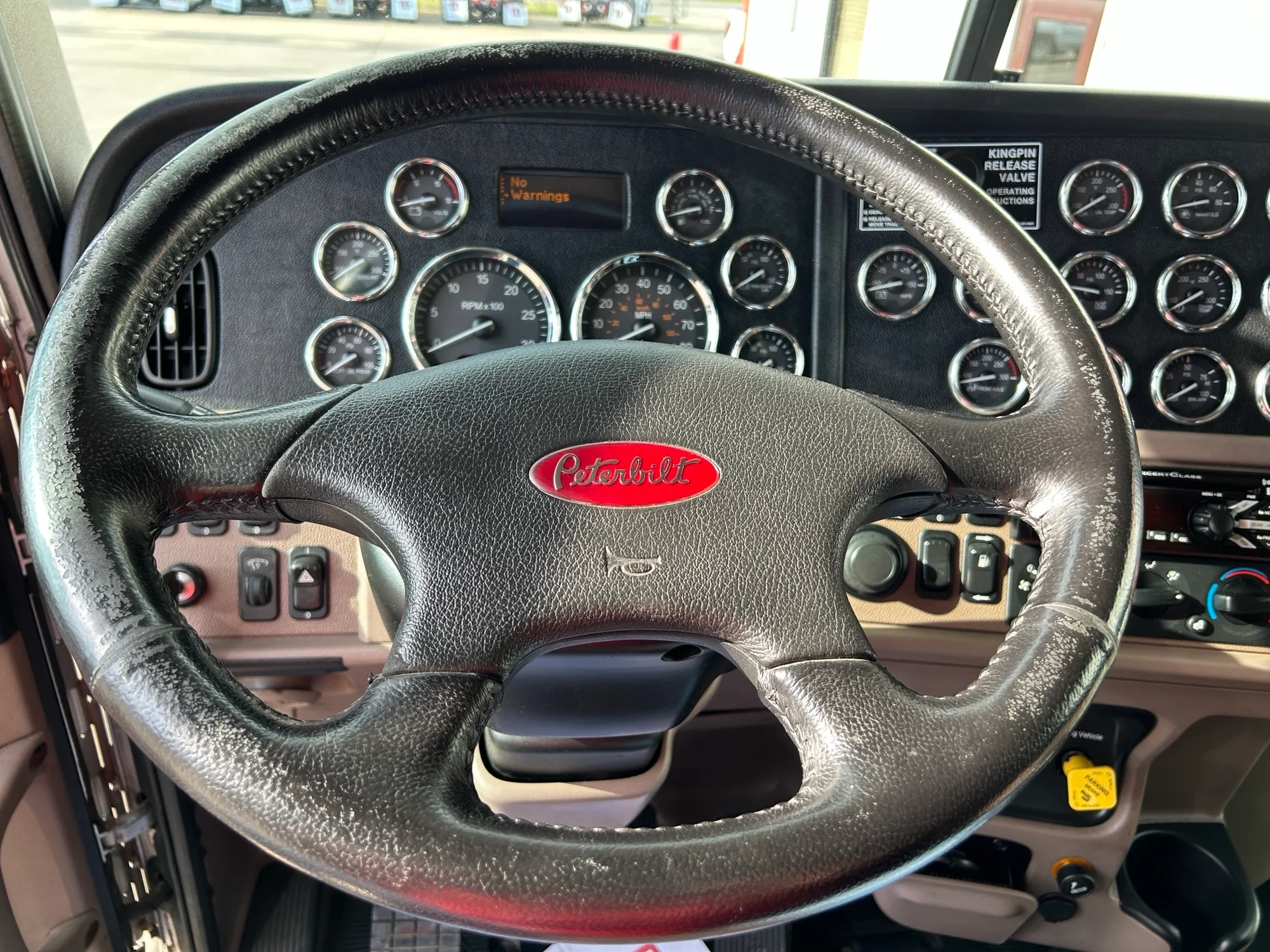 2019 Peterbilt 389 in Joplin, MO — photo 11