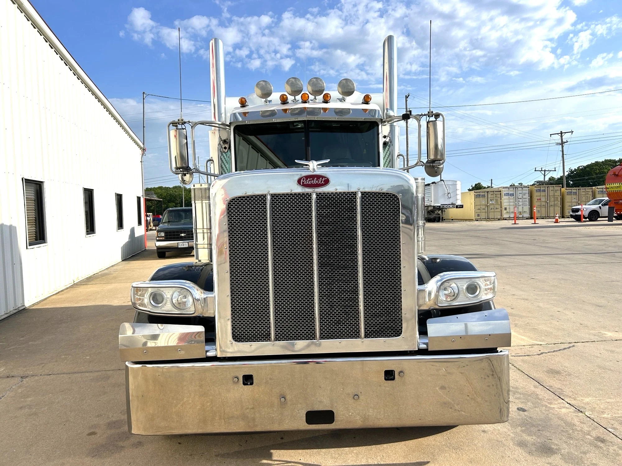 2019 Peterbilt 389 in Joplin, MO — photo 2