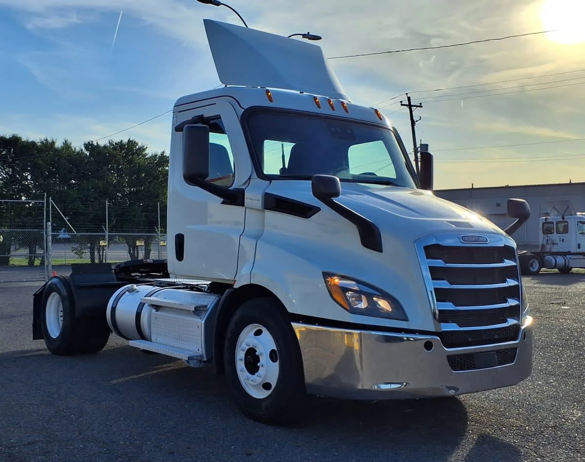 2020 Freightliner Cascadia in Memphis, TN — photo 3
