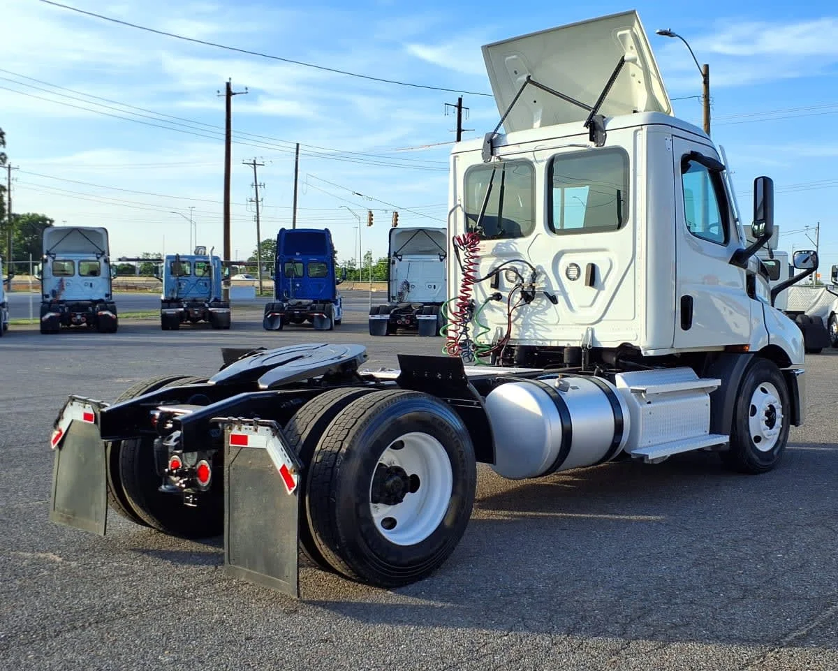 2020 Freightliner Cascadia in Memphis, TN — photo 4