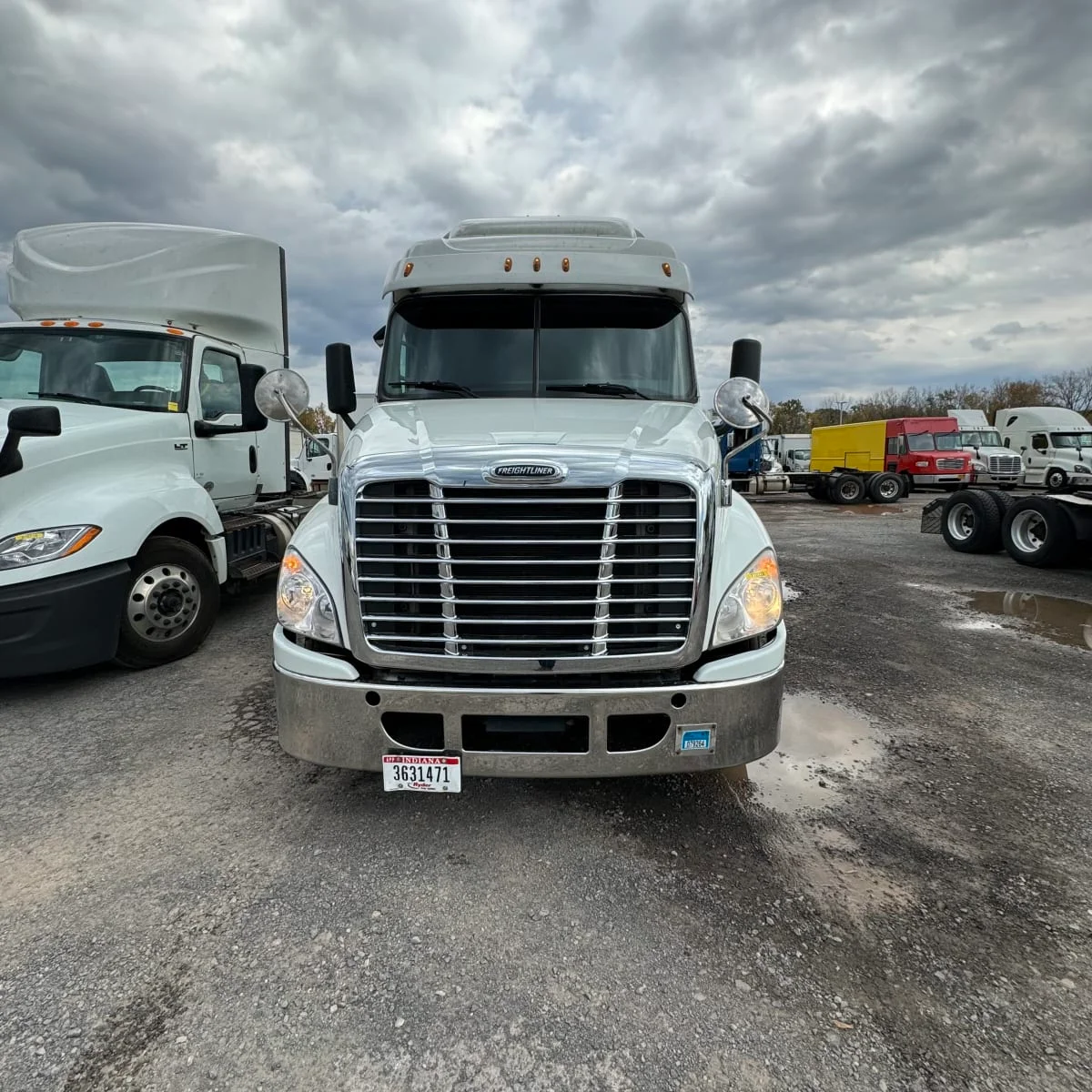 2018 Freightliner Cascadia - image 2