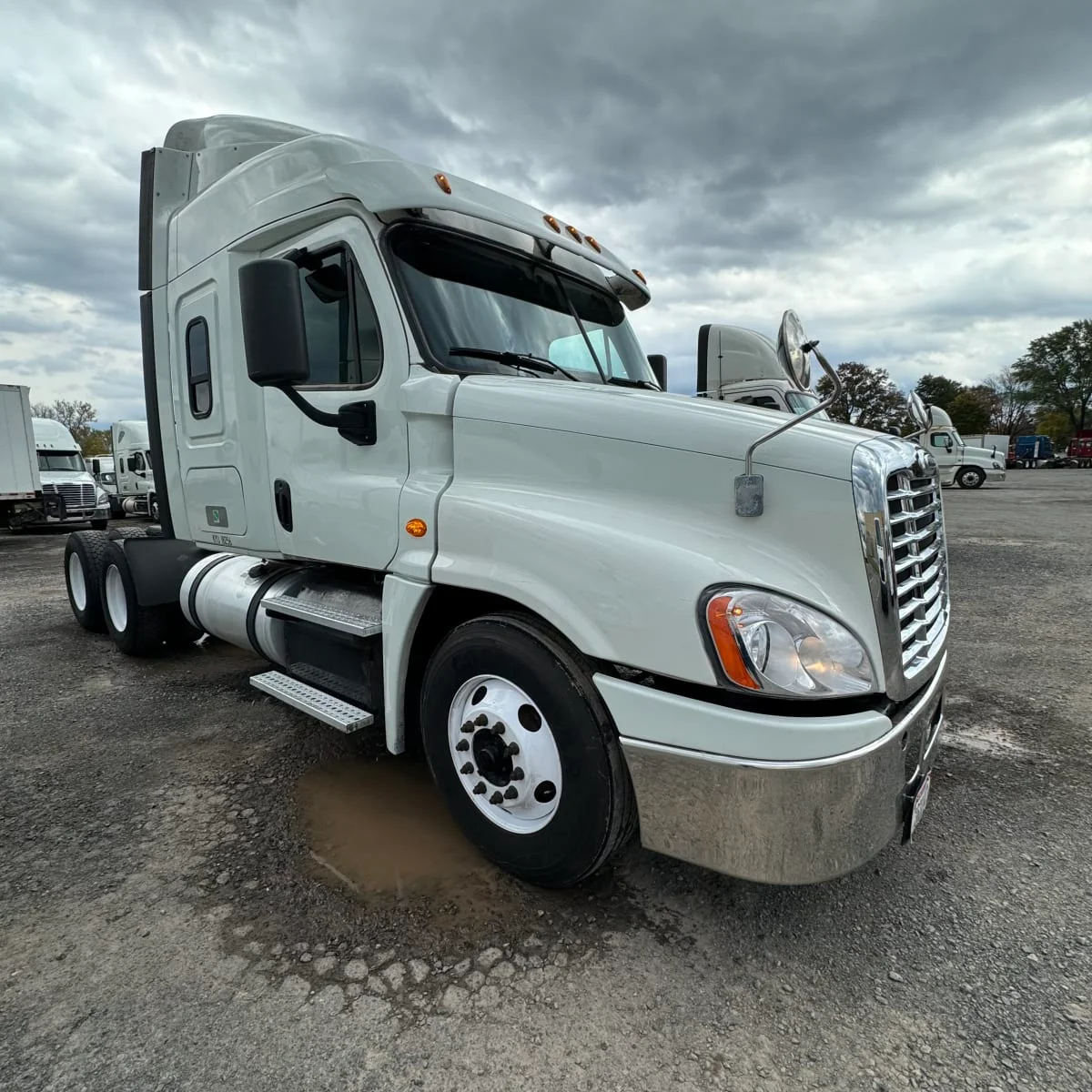 2018 Freightliner Cascadia - image 3