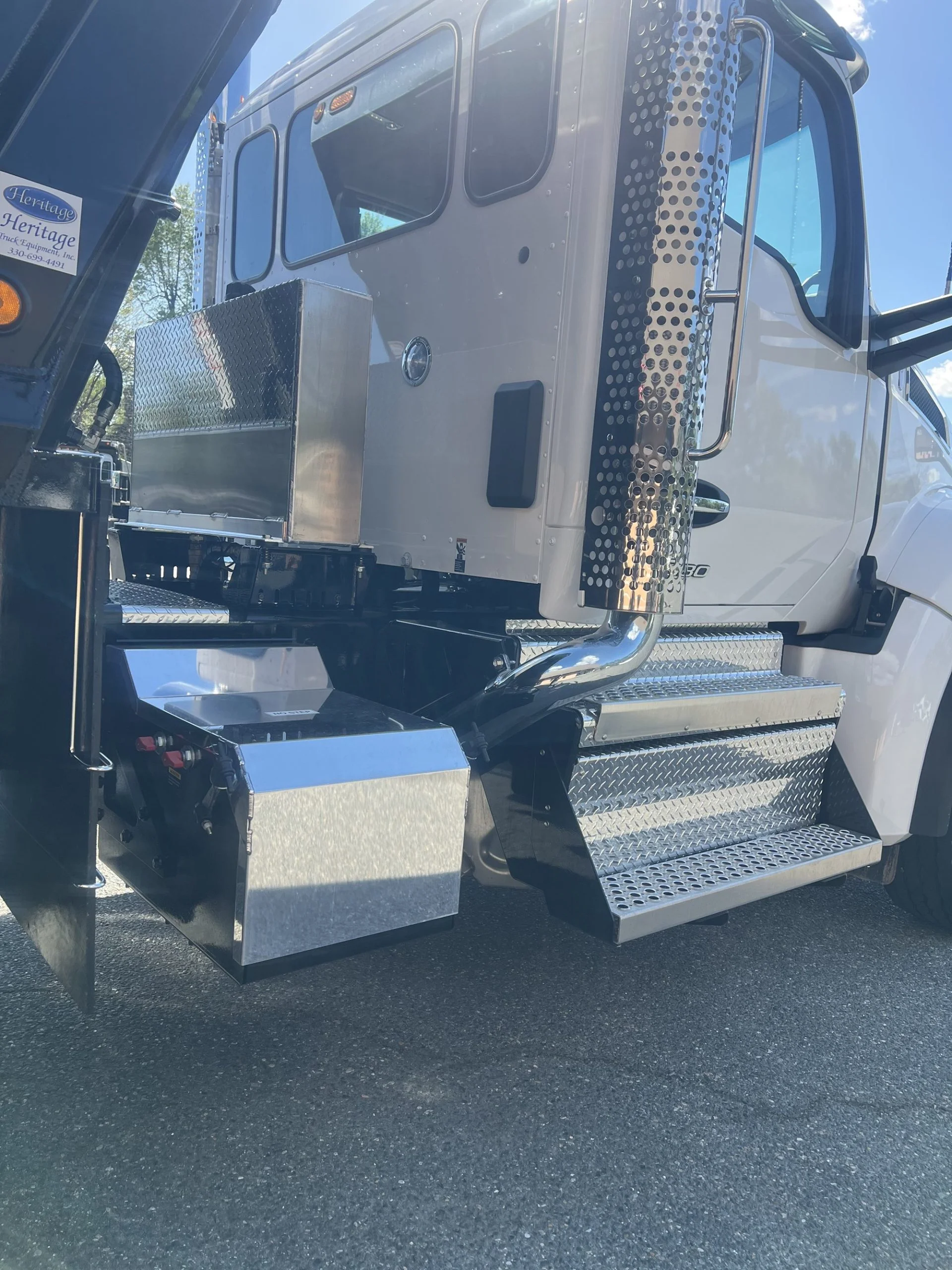 2026 Kenworth T880 - image 4