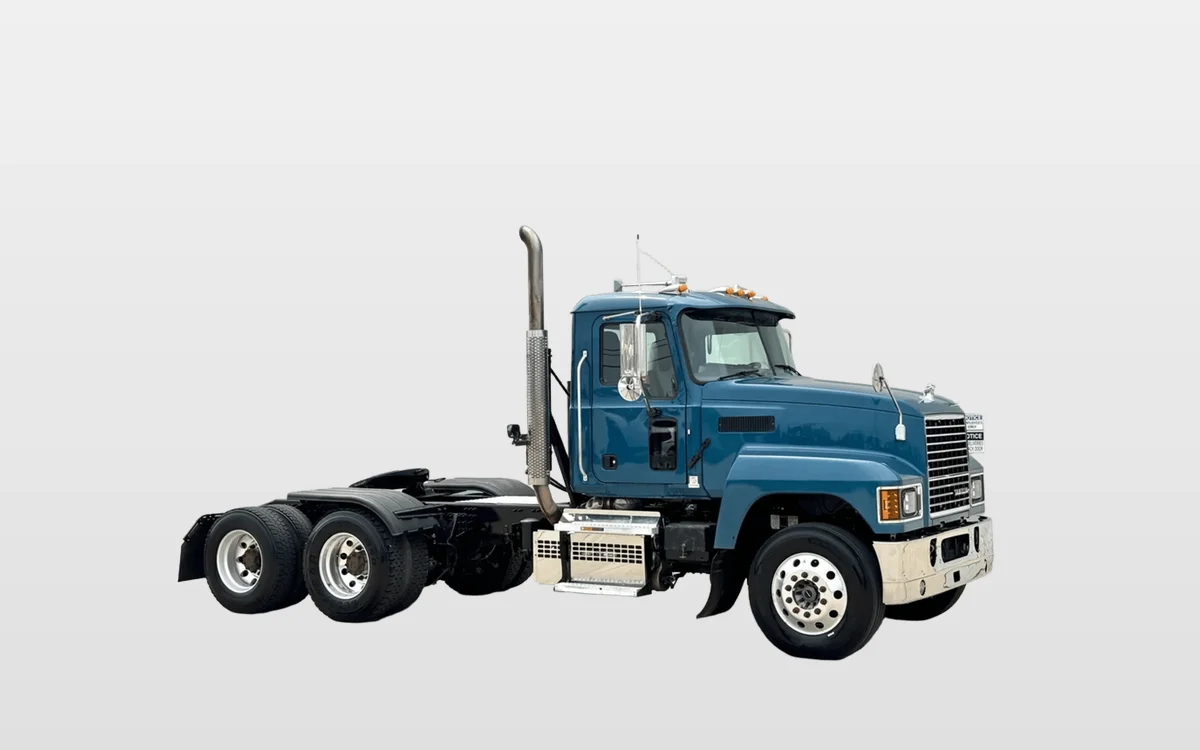 2019 Mack Pinnacle - image 1