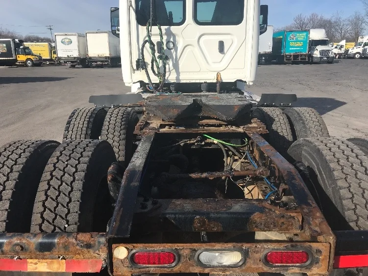 2019 Freightliner Cascadia - image 6