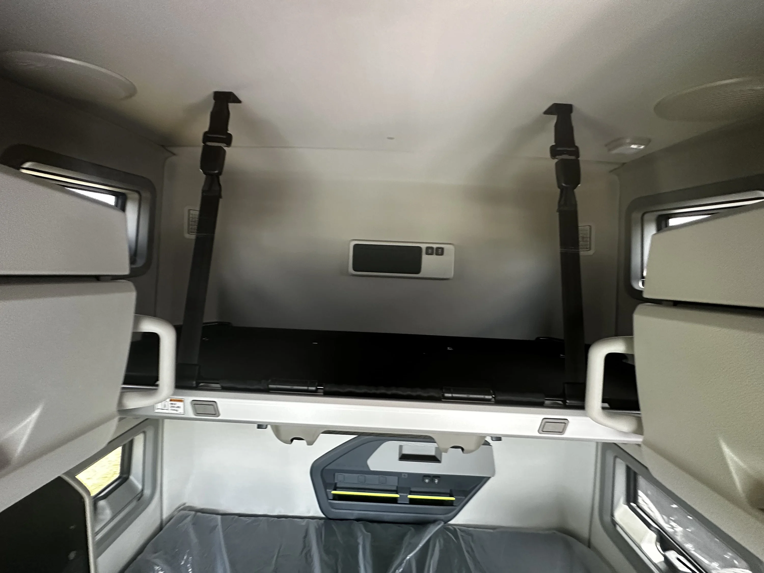 2027 Volvo VNL 860 in Austin, TX — photo 8