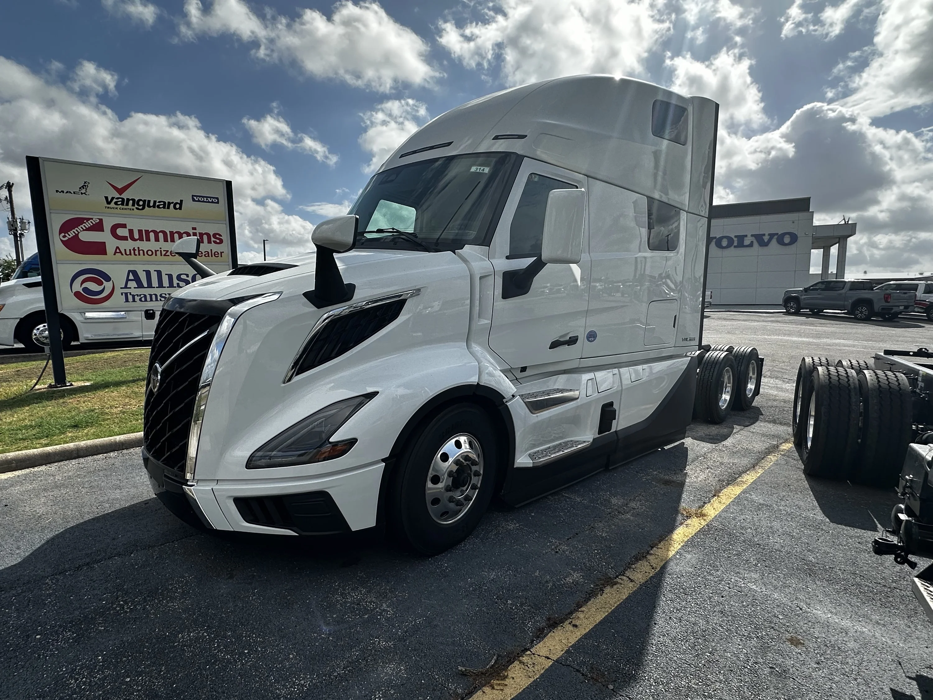 2027 Volvo VNL 860