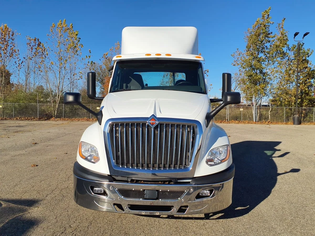 2019 International LT - image 2