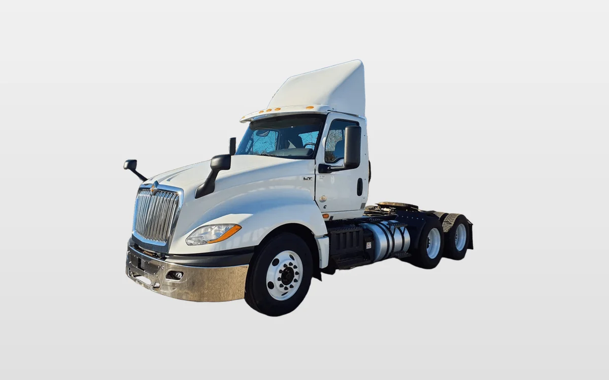 2019 International LT - image 1